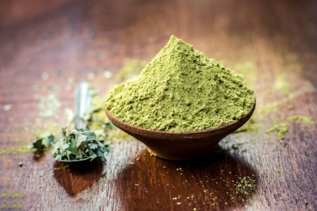 Natural henna powder