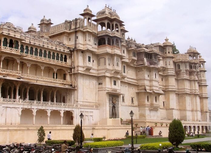 Tempo Traveller in Udaipur