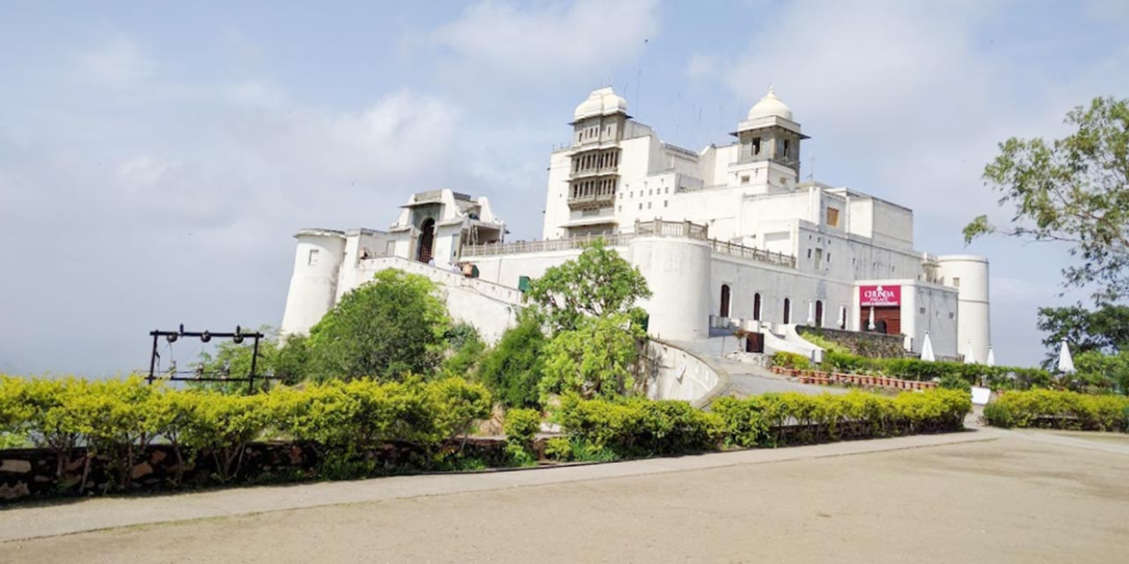 Taxi Booking online in Udaipur