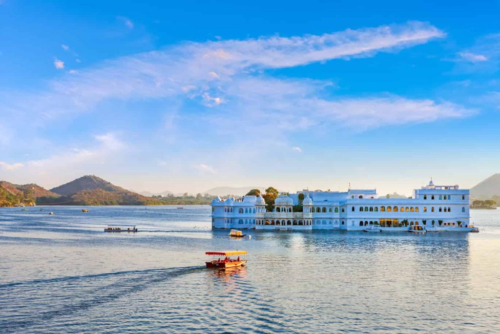 Taxi Booking online in Udaipur